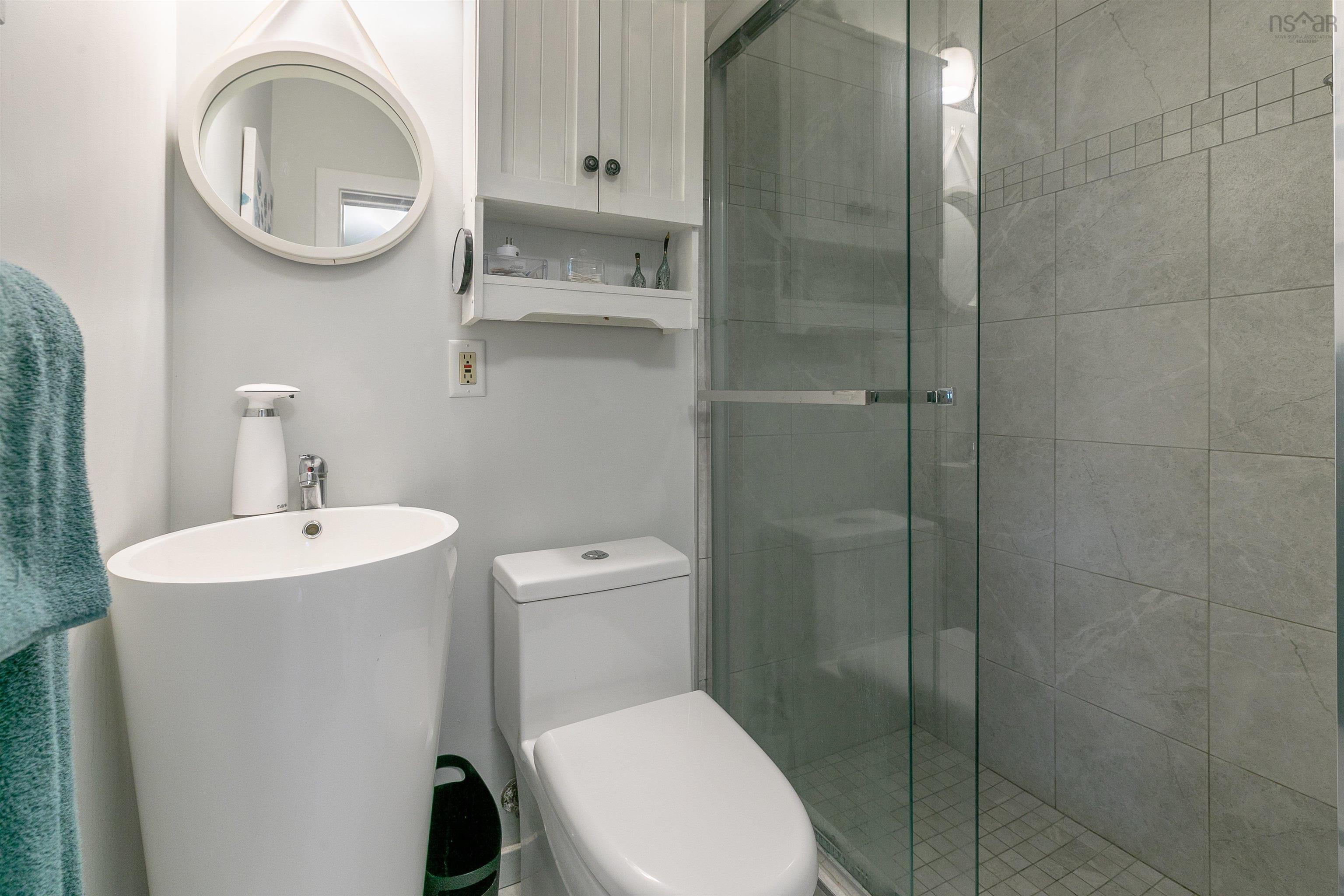 $1,435,000.00: 54 Bayview Drive, Hackett