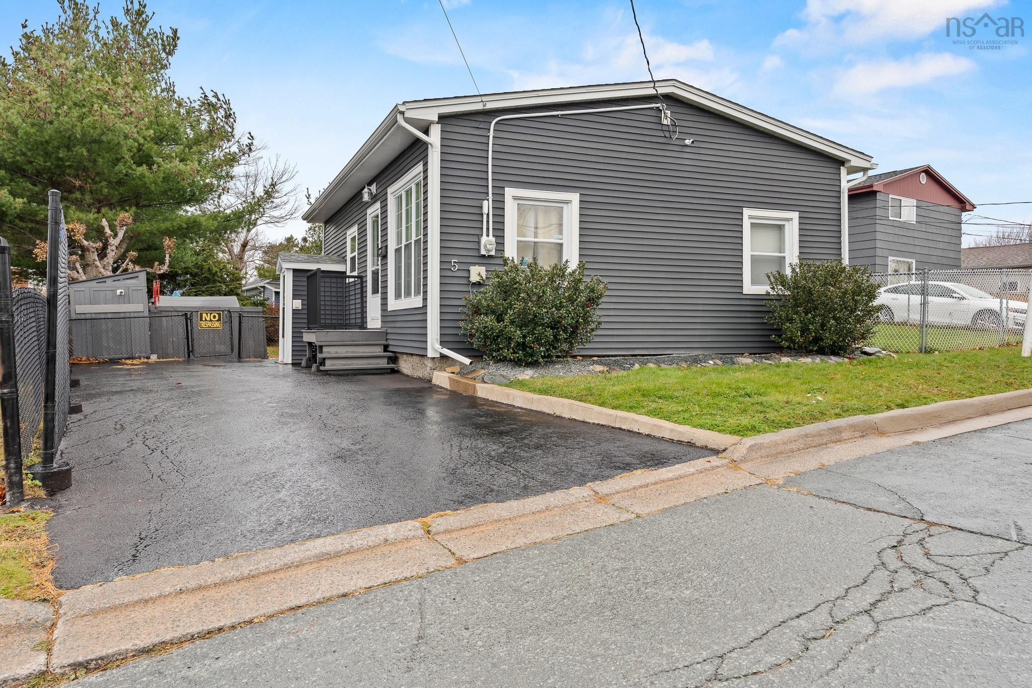 $299,900.00: 5 Herbert Street, Dartmouth