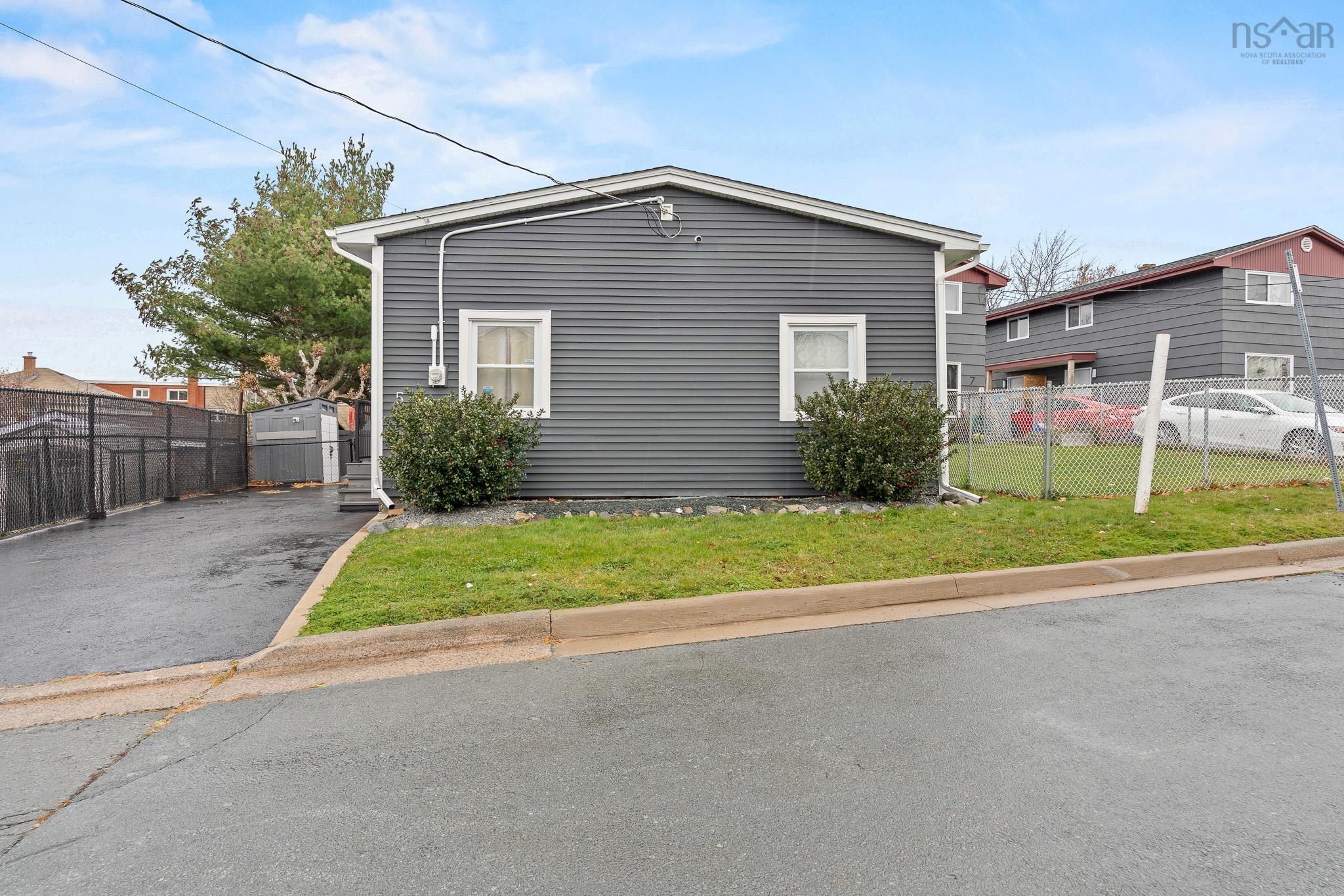 $299,900.00: 5 Herbert Street, Dartmouth