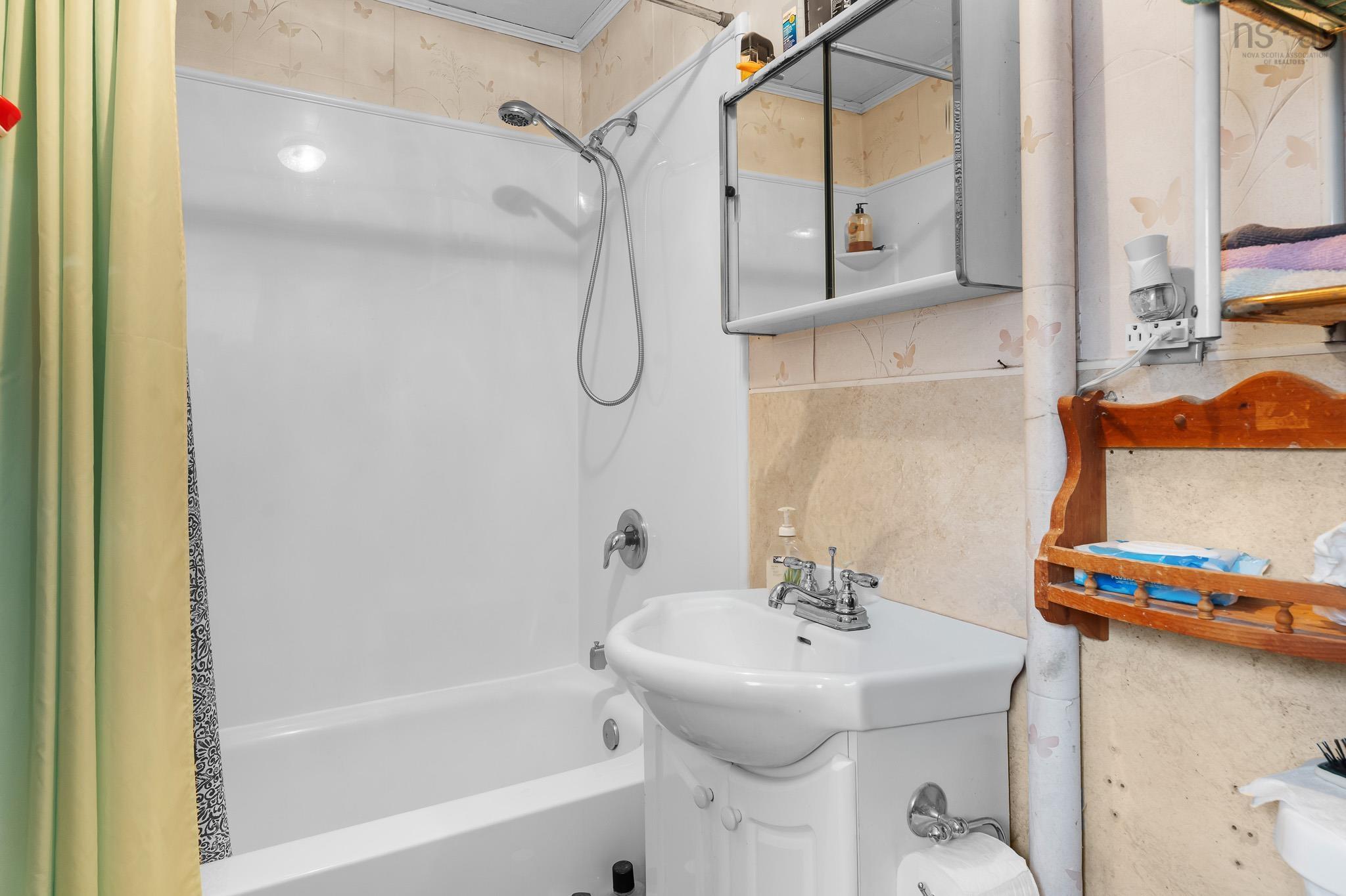 $299,900.00: 5 Herbert Street, Dartmouth