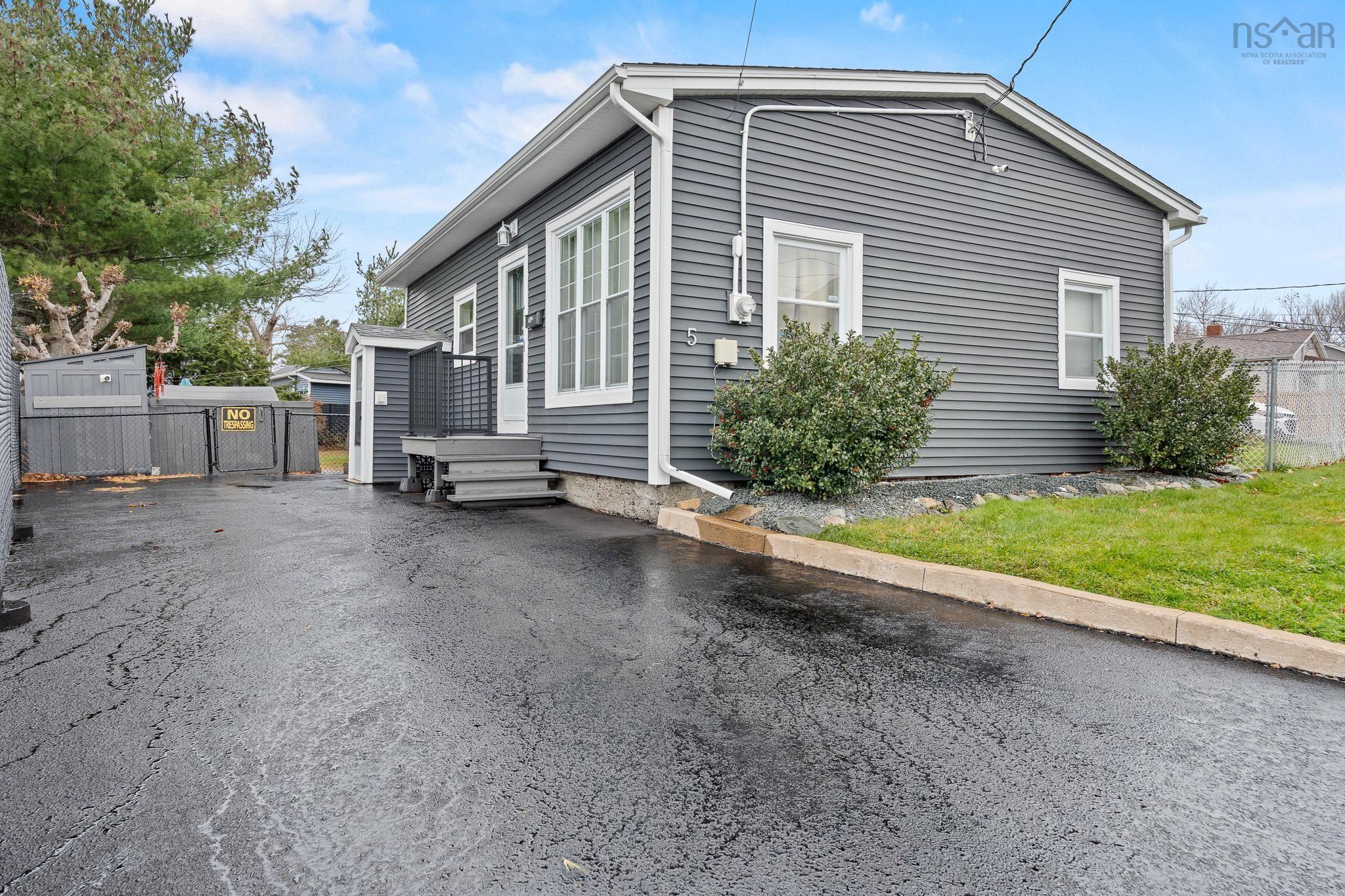 $299,900.00: 5 Herbert Street, Dartmouth