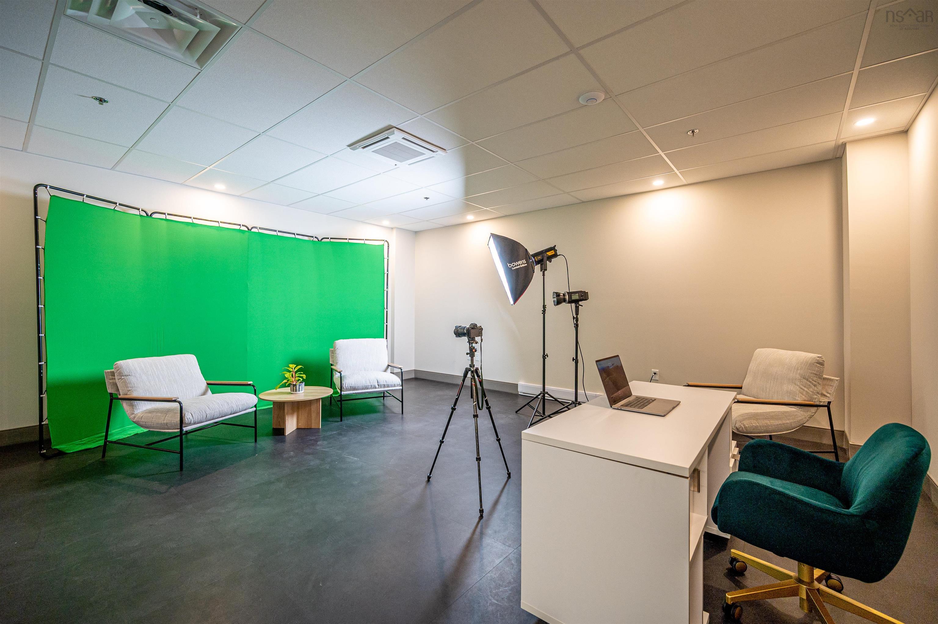 $1,495,000.00: 100 25 Alderney Drive, Dartmouth